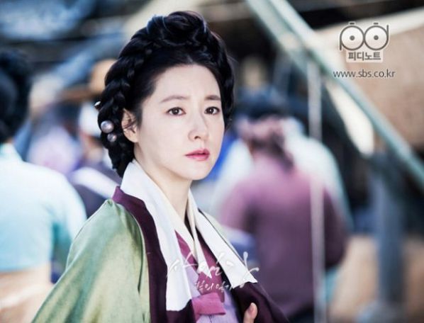 Lee Young Ae bỏ bom tấn "Different Dreams" Lee Yo Won sẽ thay thế