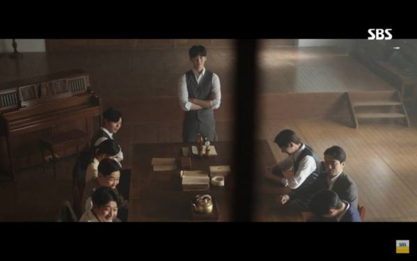 "He Hymn of Death" tập 1: Lee Jong Suk và Shin Hye Sun cùng rung động 2