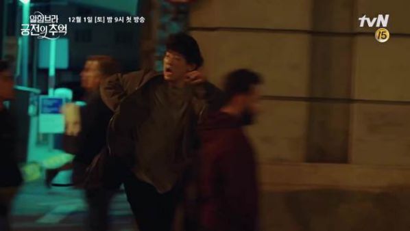 "Memories of the Alhambra": Teaser tiết lộ yếu tố ma thuật của Hyun Bin 5