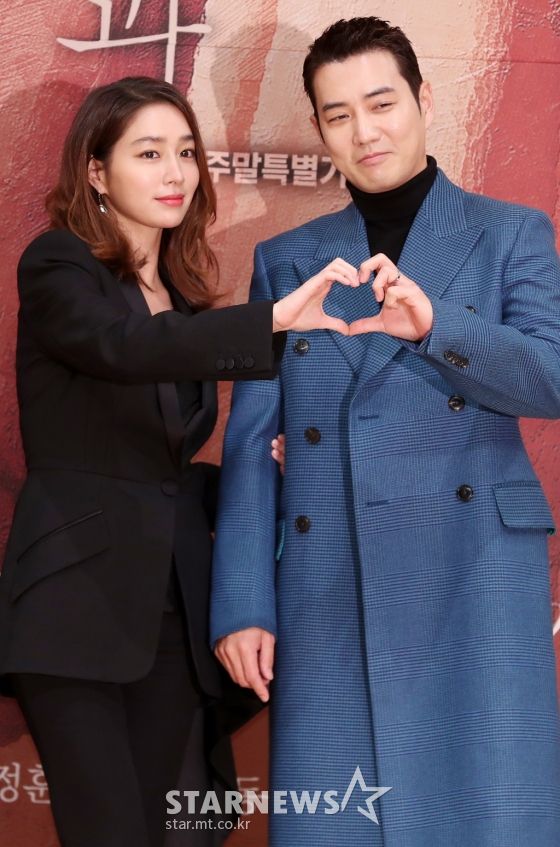 Họp báo "Fates And Furies": Lee Min Jung và Joo Sang Wook tươi quá! 26