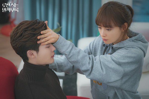 "Phụ Lục Tình Yêu" tập 8: Lee Jong Suk lấy can đảm tỏ tình với Lee Na Young 2