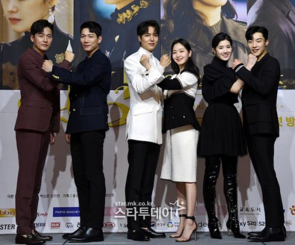 Họp báo ra mắt phim "Quân Vương Bất Diệt" Lee Min Ho đẹp xuất sắc!1