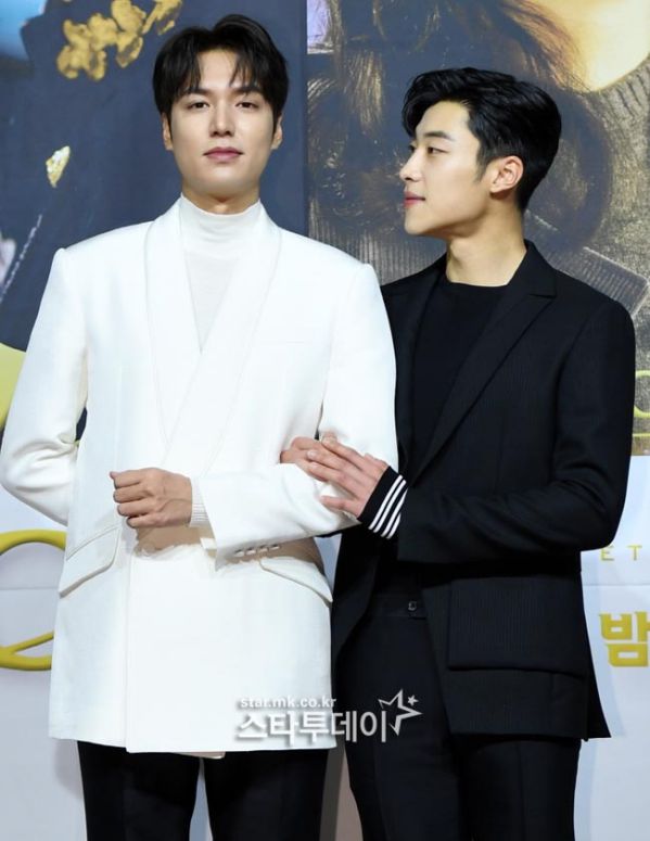 Họp báo ra mắt phim "Quân Vương Bất Diệt" Lee Min Ho đẹp xuất sắc!11