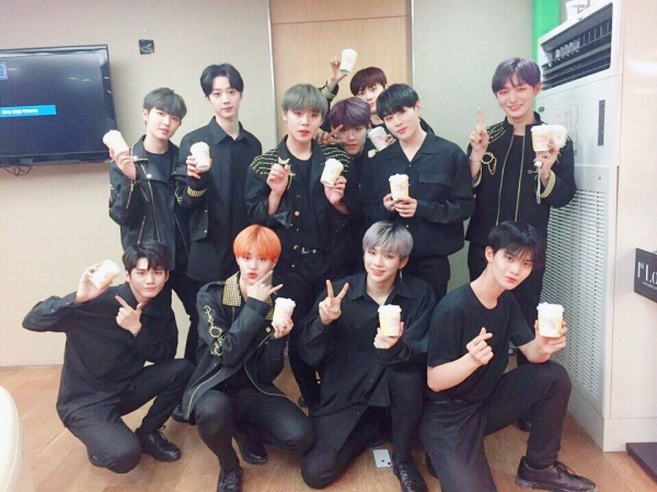 ha-sung-woon-park-jihoon-lai-guan-lin-wanna-one-mang-fan-cuong