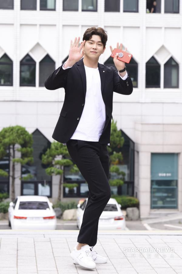 kim-yoo-jung-tro-lai-voi-du-an-phim-clean-with-passion-for-now 5