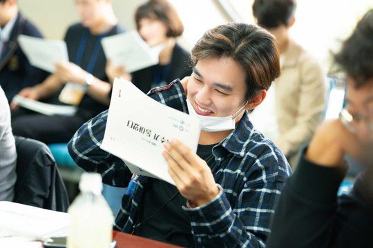 "Bok Soo is Back": Yoo Seung Ho, Jo Bo Ah cùng đọc kịch bản phim 2
