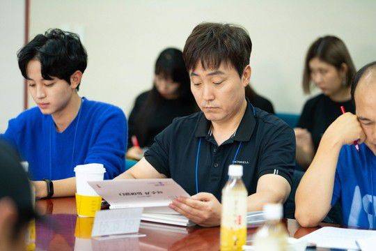 "Bok Soo is Back": Yoo Seung Ho, Jo Bo Ah cùng đọc kịch bản phim 7