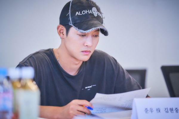 Kim Hyun Joong đọc kịch bản "When Time Stopped" chuẩn bị lên sóng 4