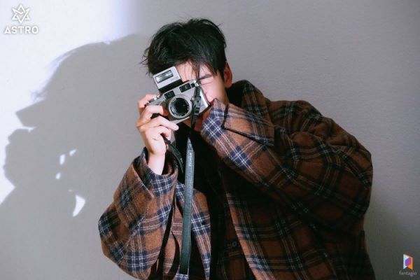 Loạt ảnh mới của Cha Eun Woo tháng 10 này có làm bạn "rụng tim"? 19