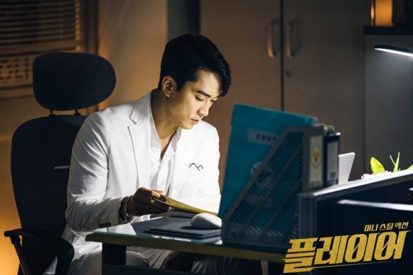 "The Player" tập 1: Yoo Seung Ho đóng vai Cameo với mái tóc...4
