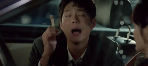 "Encounter" tập 2: Park Bo Gum "say xỉn" đút Song Hye Kyo hẳn miếng mực 13