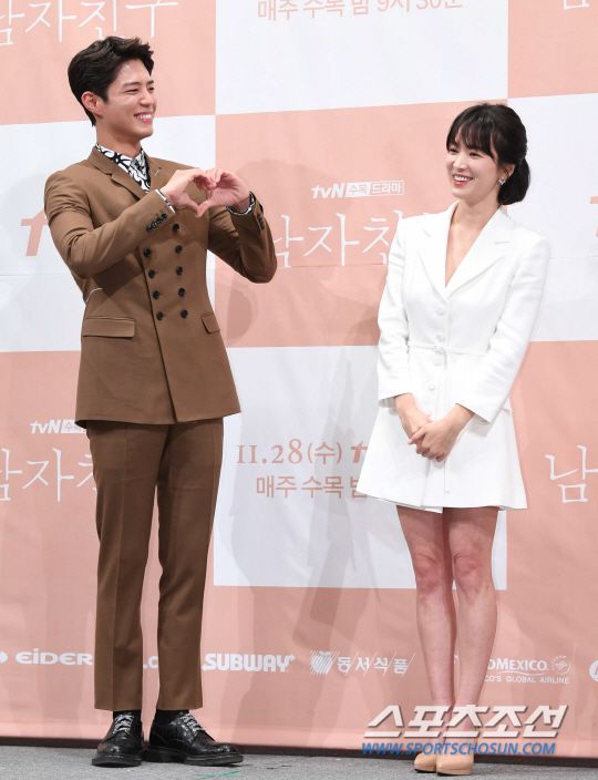 Họp báo "Euncouter/Boyfriend": Song Hye Kyo và Park Bo Gum tỏa sáng 12