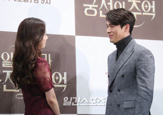 Họp báo ra mắt "Memories of the Alhambra": Hyun Bin, Park Shin Hye đều đẹp 19