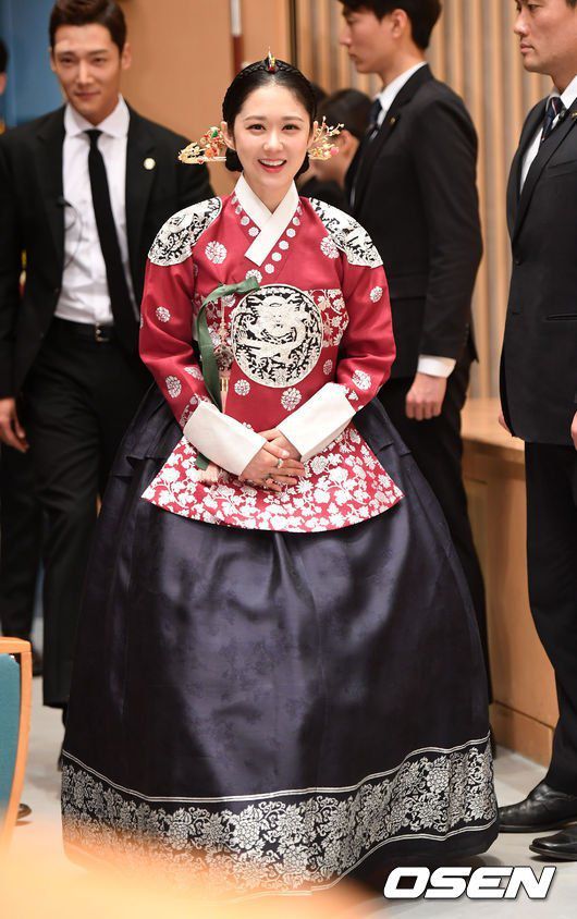 Họp báo ra mắt phim "The Last Empress": Jang Nara đẹp bất chấp 10
