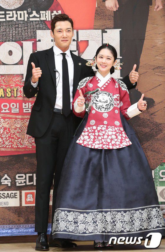 Họp báo ra mắt phim "The Last Empress": Jang Nara đẹp bất chấp 26