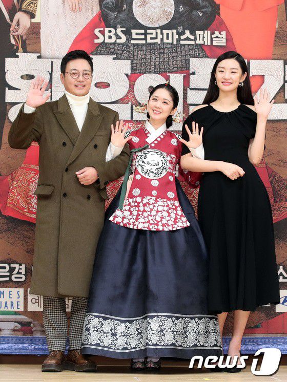 Họp báo ra mắt phim "The Last Empress": Jang Nara đẹp bất chấp 28