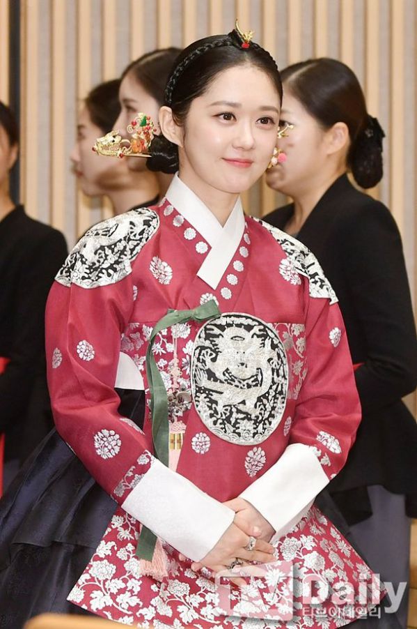 Họp báo ra mắt phim "The Last Empress": Jang Nara đẹp bất chấp 8