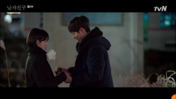 "Encounter" tập 6: Song Hye Kyo công khai yêu Bo Gum trước báo chí 1