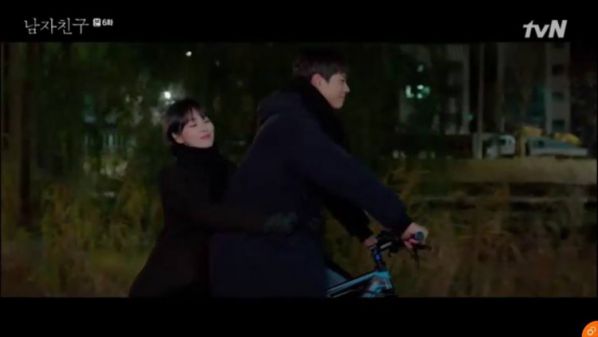 "Encounter" tập 6: Song Hye Kyo công khai yêu Bo Gum trước báo chí 2