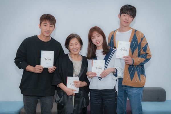 Hình ảnh buổi đọc kịch bản phim 'Dazzling' của Han Ji Min và Nam Joo Hyuk 1
