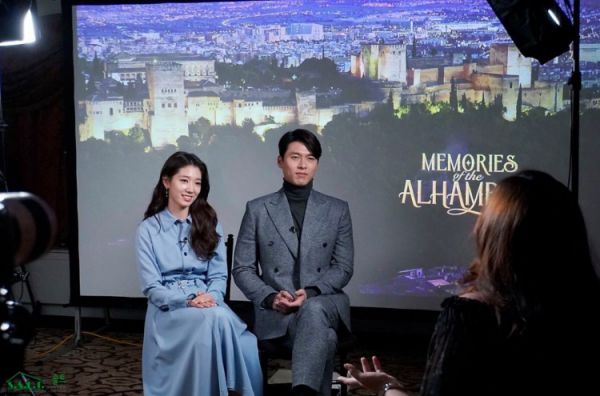 Trước giờ lên sóng 'Memories of The Alhambra': Hyun Bin, Park Shin Hye nói gì? 7