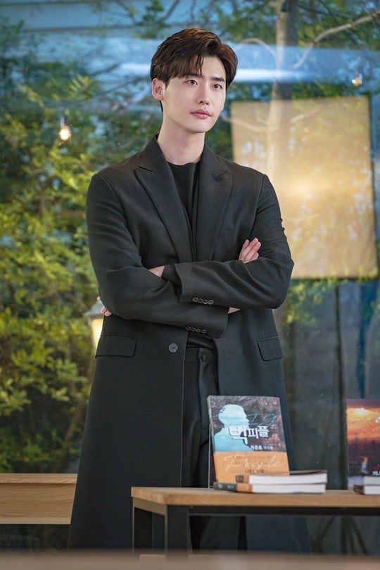 "Romance Supplement" hé lộ tạo hình của Lee Jong Suk và ngày lên sóng 4