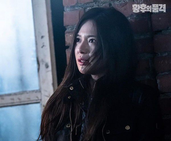 Tập gần cuối 'SKY Castle' và "Hoàng Hậu Cuối Cùng" dính phải Scandal 8