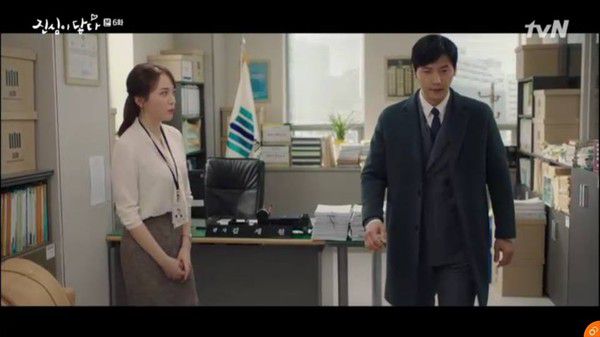"Chạm Đến Tim Em" tập 6: Lee Dong Wook ghen rồi tỏ tình với Yoo In Na 17