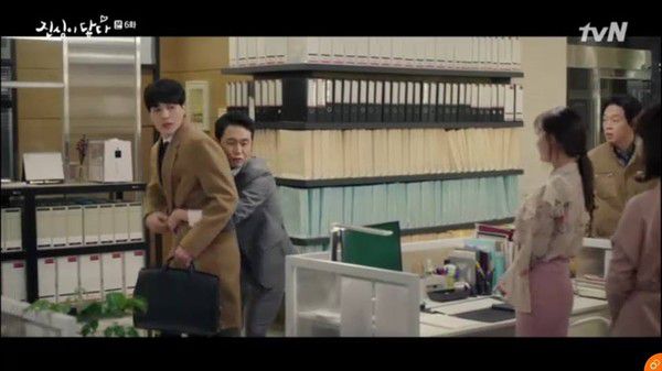 "Chạm Đến Tim Em" tập 6: Lee Dong Wook ghen rồi tỏ tình với Yoo In Na 26