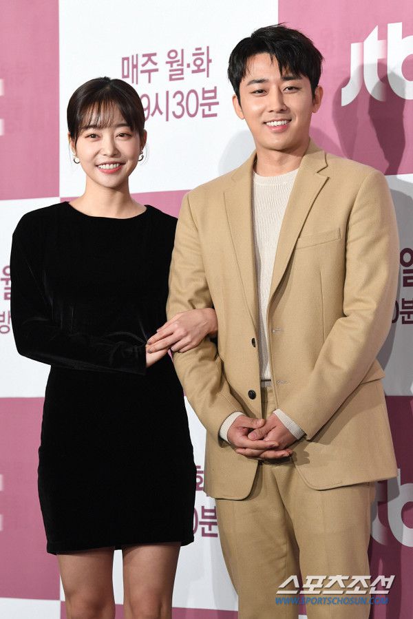 Họp báo "Dazzling": Sự chênh lệch chiều cao đáng yêu giữa Han Ji Min và Nam Joo Hyuk 16