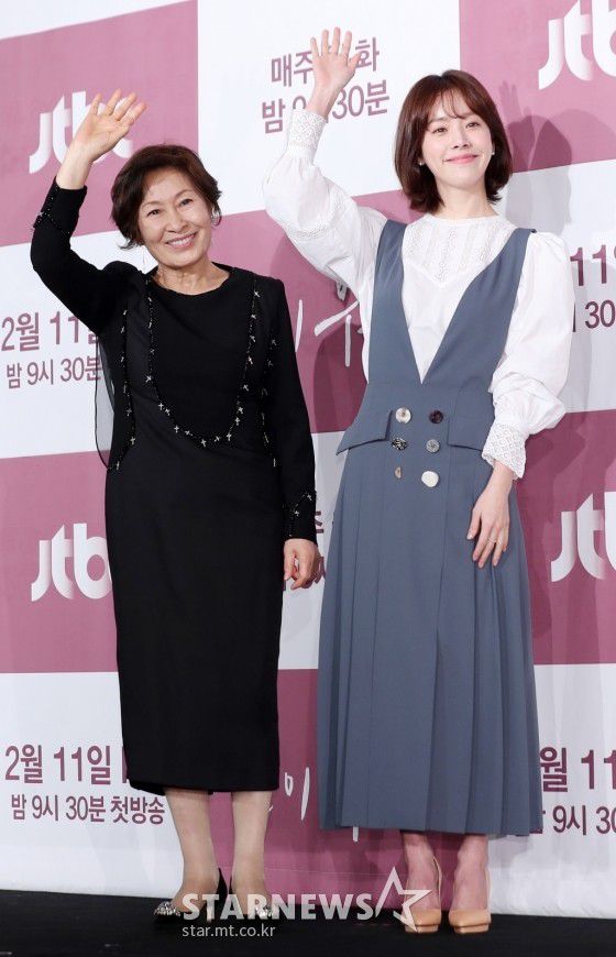 Họp báo "Dazzling": Sự chênh lệch chiều cao đáng yêu giữa Han Ji Min và Nam Joo Hyuk 7