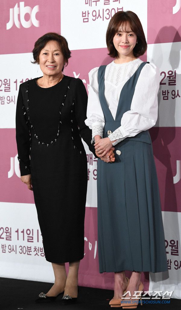 Họp báo "Dazzling": Sự chênh lệch chiều cao đáng yêu giữa Han Ji Min và Nam Joo Hyuk 8