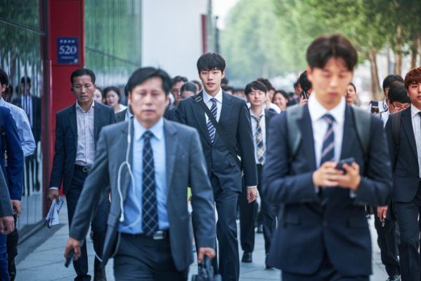 Top 11 bộ phim lẻ Hàn Quốc hay nhất và gây sốt nhất năm 2019 14