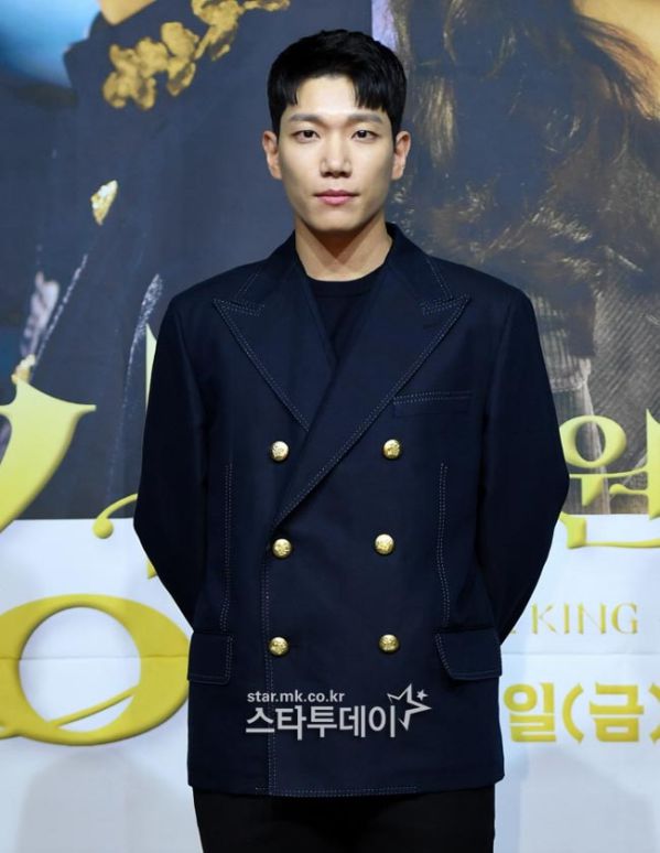 Họp báo ra mắt phim "Quân Vương Bất Diệt" Lee Min Ho đẹp xuất sắc!16