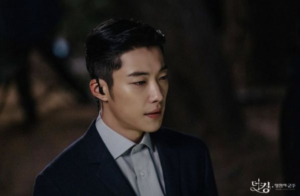 "Quân Vương Bất Diệt" tung ảnh mới của Woo Do Hwan và Jung Eun Chae 5