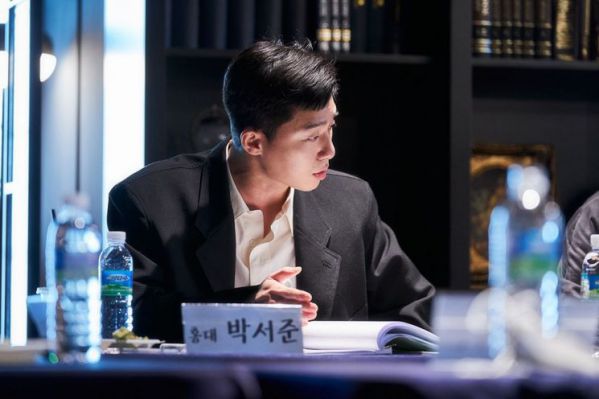"Dream" tung ảnh buổi đọc kịch bản của IU, Park Seo Joon và dàn cast 4