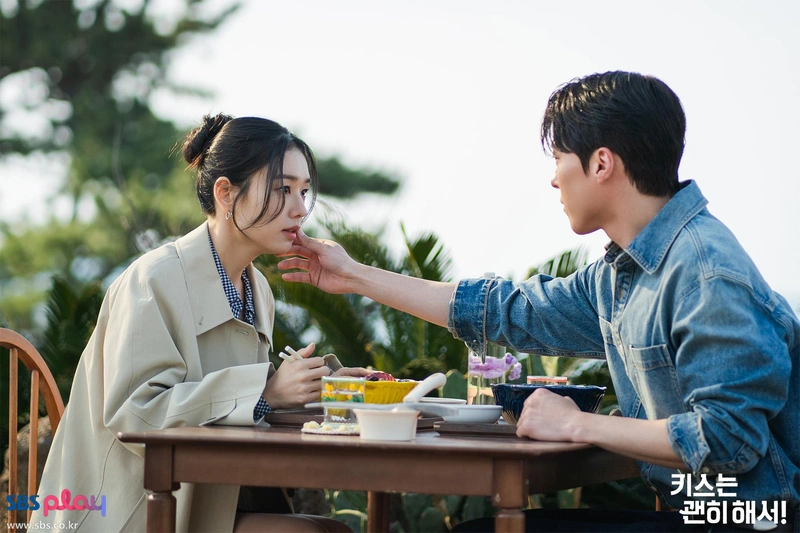 Phim ngôn tình Hàn vừa ra mắt đã gặt hái toàn thành tích "khủng" 3 Phim ngôn tình Hàn vừa ra mắt đã gặt hái toàn thành tích "khủng" 3