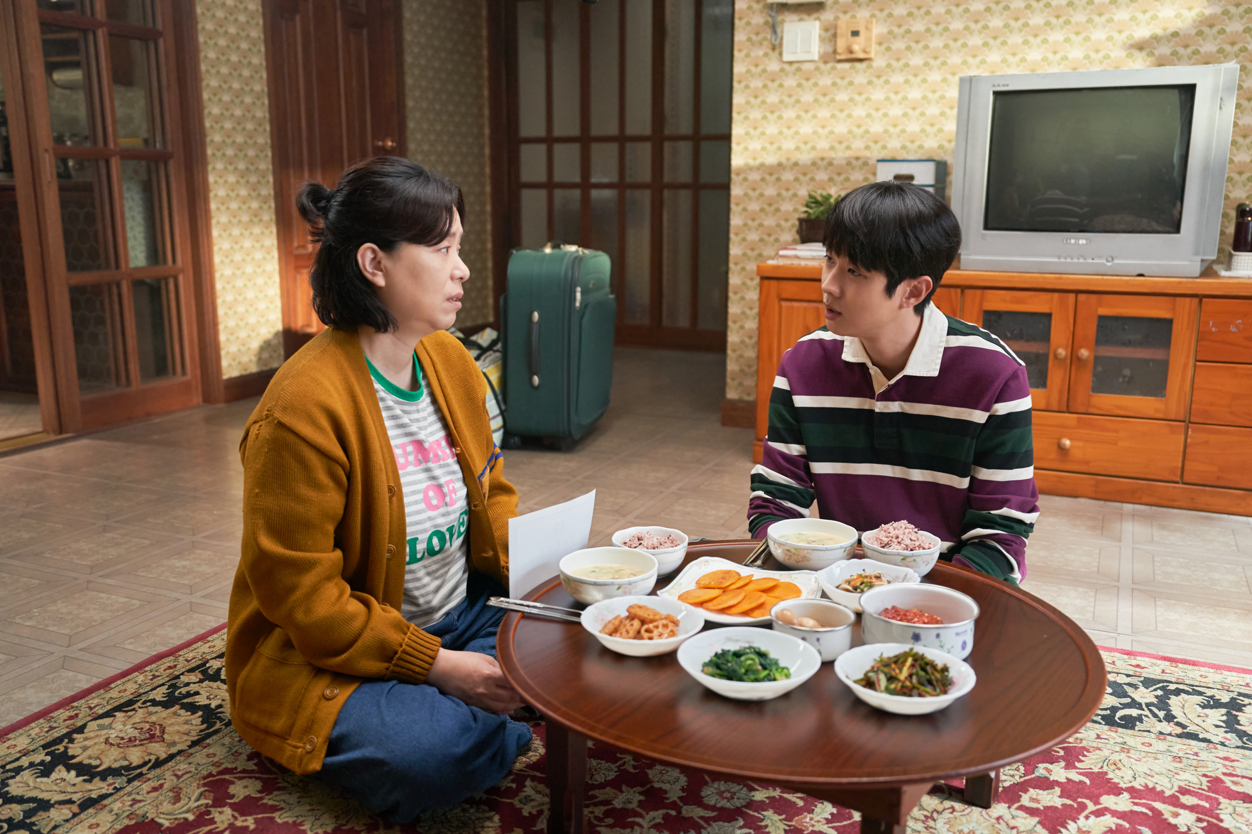 Phim Hàn 'Đếm Ngày Xa Mẹ' leo lên top 2 BXH phòng vé Việt 2